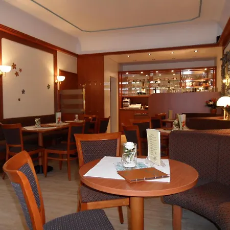 Pensionat Altstadt 3*